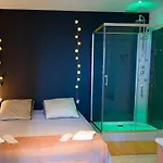 Loveroom Le Loft & Garden Apartman *