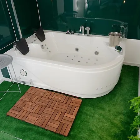 Loveroom Le Loft & Garden Apartment *