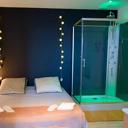 Loveroom Le Loft & Garden Apartment *