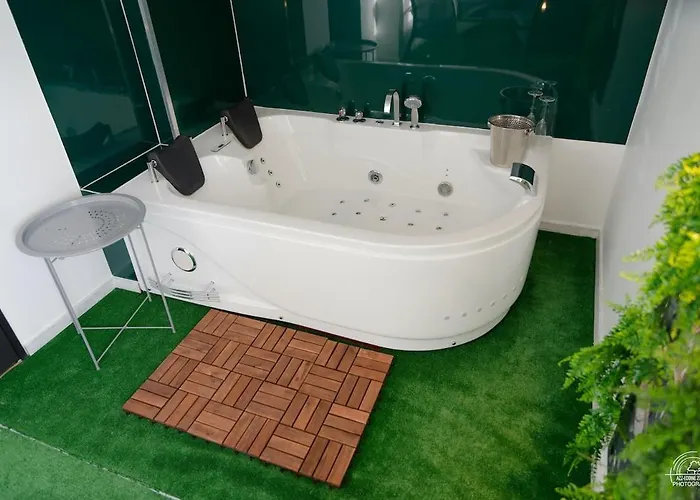 Loveroom Le Loft & Garden Apartment *