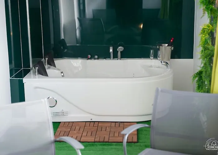 Loveroom Le Loft & Garden Apartment